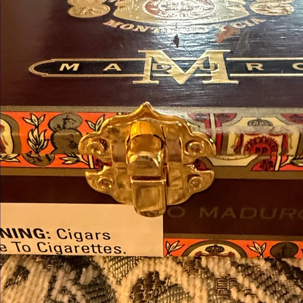 Macanudo Cigar Box Handbag with Beaded Handle - Picture 2 of 4